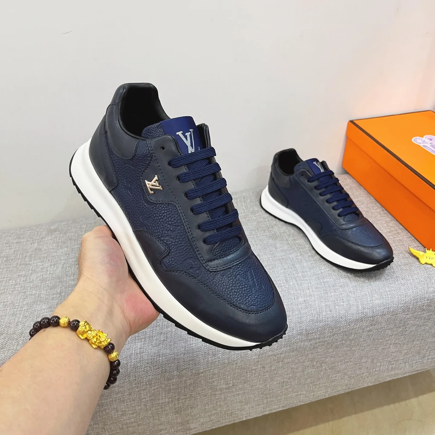 Men's shoes 💰 460💰【LV】🔥Louis Vuitton, high-end men's shoes brand official website 1:1 latest masterpiece: uppers are made of Italian imported first-layer cowhide with comfortable and breathable lining➕original non-slip and wear-resistant outsole🔥, making walking more convenient and comfortable! An exclusive new model, a stunning work, a beautiful 1:1 replica [color] compared to the official quality! Create a fashionable personality to set off your uniqueness! A must-have for trendy men! Classic🔥Size: 38-44 Color: 🔥Multiple colors available🔥.